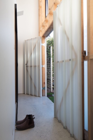 Cubby Office | Design: Krisna Cheung Architects | Photography: Nic Granleese | Builtworks.com.au