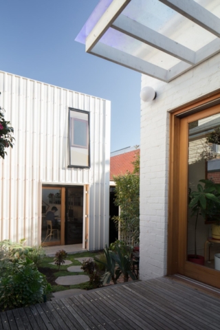 Cubby Office | Design: Krisna Cheung Architects | Photography: Nic Granleese | Builtworks.com.au