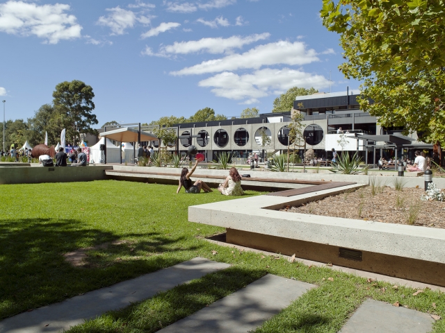 Deakin Waurn Ponds Central Campus | Design: Six Degrees Architects | Photography: Patrick Rodriguez | Builtworks.com.au
