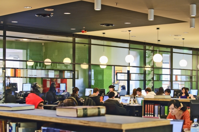 Deakin Uni Burwood Library | Design: Six Degrees Architects | Images: Patrick Rodriguez Deakin Uni Burwood Library | Design: Six Degrees Architects | Images: Patrick Rodriguez | Builtworks.com.au