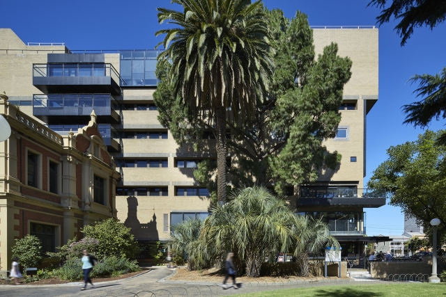 University of Melbourne Academic Services | Design: Six Degrees Architects | Images: Alice Hutchison University of Melbourne Academic Services | Design: Six Degrees Architects | Images: Alice Hutchison | Builtworks.com.au