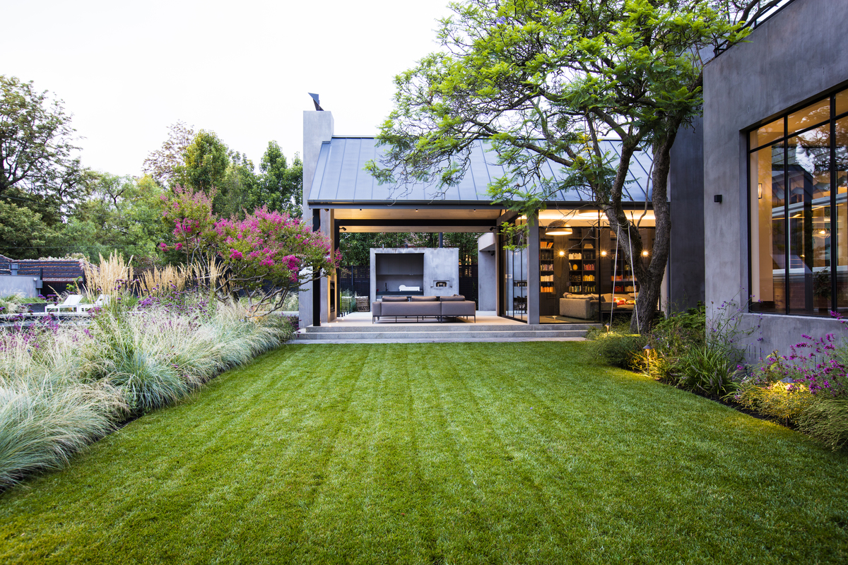 Camberwell Garden Project 1 | Design: Ian Barker Gardens | Images: Claire Takacs | Builtworks.com.au