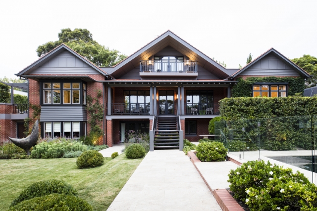 Glen Iris Project | Design: Ian Barker Gardens | Images: Claire Takacs | Builtworks.com.au