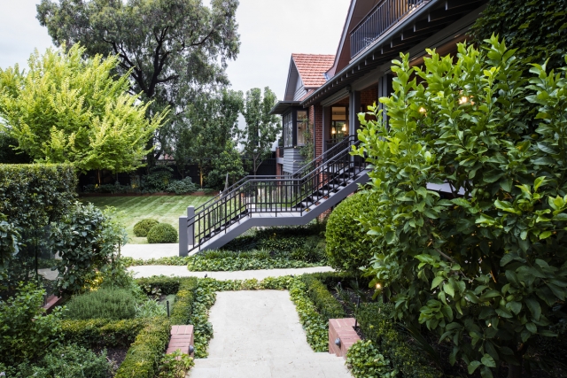 Glen Iris Project | Design: Ian Barker Gardens | Images: Claire Takacs | Builtworks.com.au