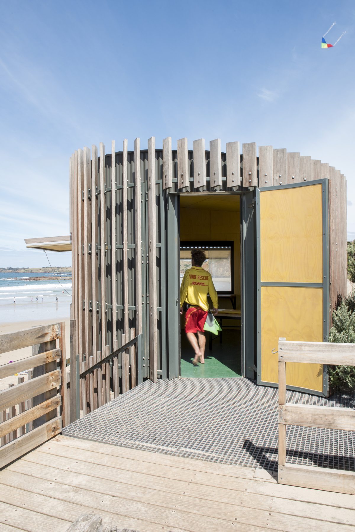 Smiths Beach Surf Life Saving Tower | Design: MRTN Architects and Tract Consultants | Images: Jesse Marlow | Builtworks.com.au