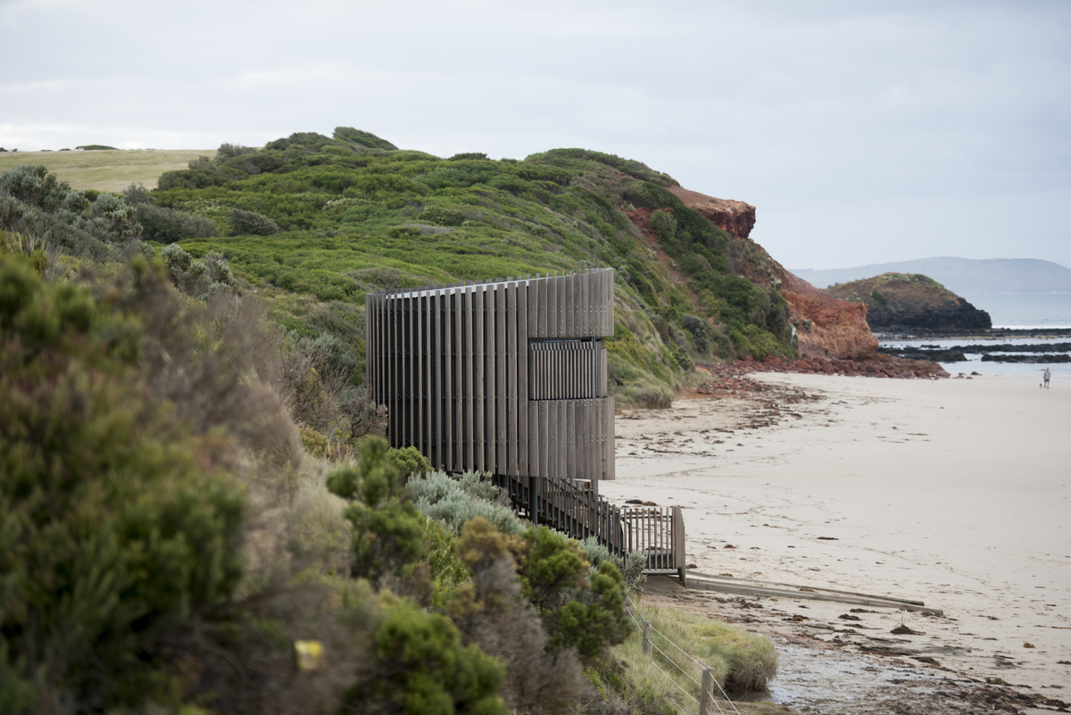 Smiths Beach Surf Life Saving Tower | Design: MRTN Architects and Tract Consultants | Images: Jesse Marlow | Builtworks.com.au