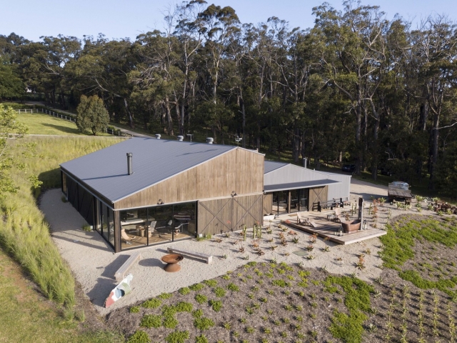 Uber Shed 2 | Design: Jost Architects | Photography: Derek Swalwell Uber Shed 2 | Design: Jost Architects | Photography: Derek Swalwell | Builtworks.com.au