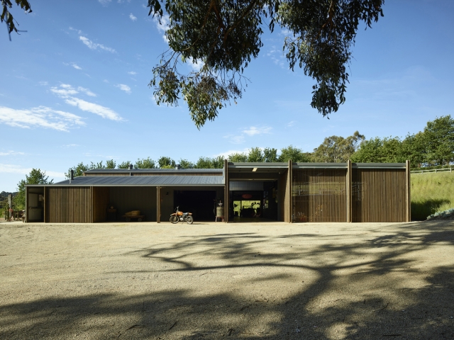 Uber Shed 2 | Design: Jost Architects | Photography: Derek Swalwell Uber Shed 2 | Design: Jost Architects | Photography: Derek Swalwell | Builtworks.com.au