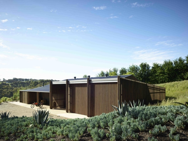 Uber Shed 2 | Design: Jost Architects | Photography: Derek Swalwell Uber Shed 2 | Design: Jost Architects | Photography: Derek Swalwell | Builtworks.com.au