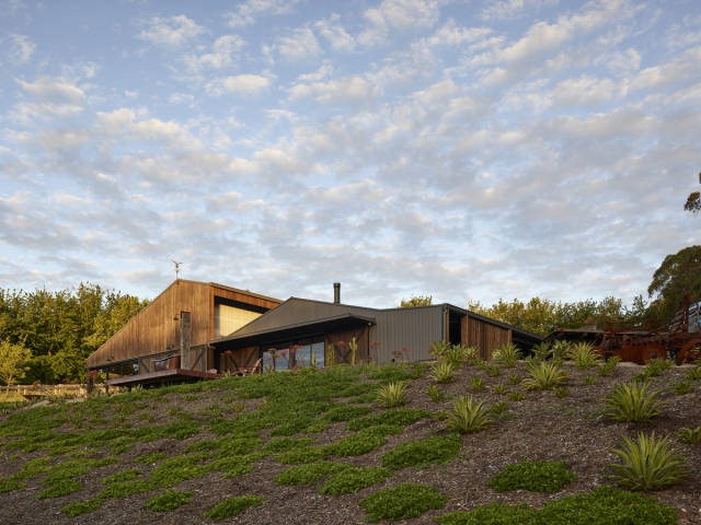 Uber Shed 2 | Design: Jost Architects | Photography: Derek Swalwell Uber Shed 2 | Design: Jost Architects | Photography: Derek Swalwell | Builtworks.com.au