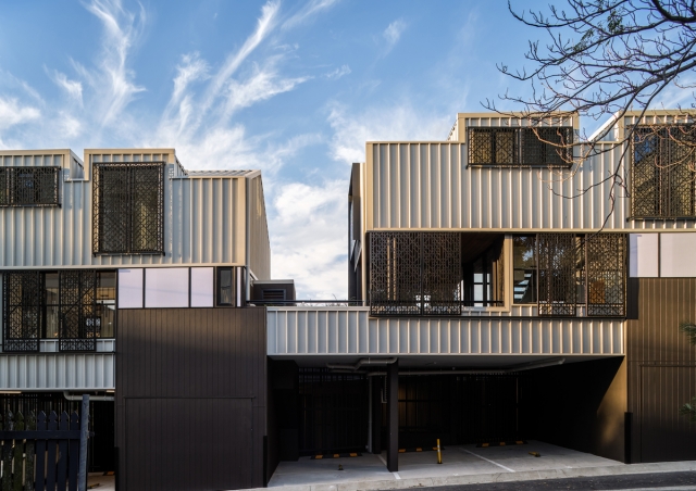 TRIO ON AMOS | Design: REFRESH*DESIGN | Images: Andy MacPherson TRIO ON AMOS | Design: REFRESH*DESIGN | Images: Andy MacPherson | Builtworks.com.au