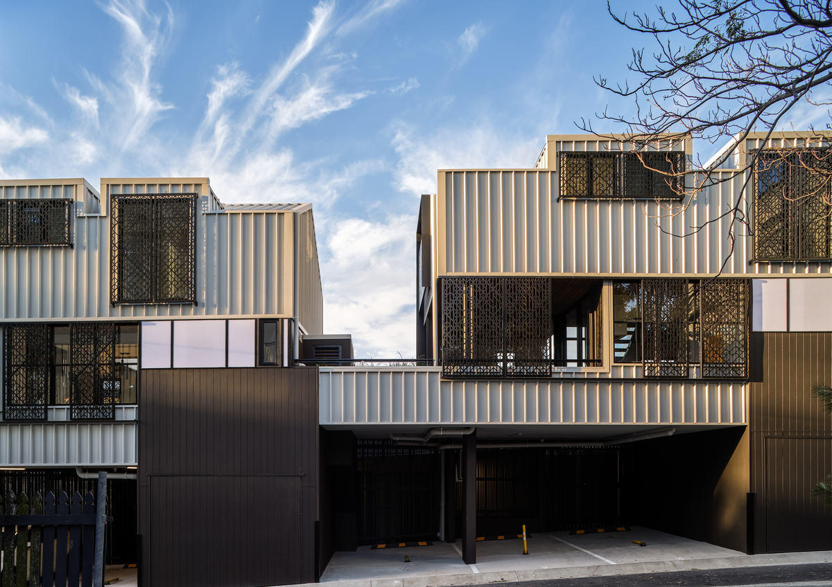 TRIO ON AMOS | Design: REFRESH*DESIGN  | Images: Andy MacPherson | Builtworks.com.au