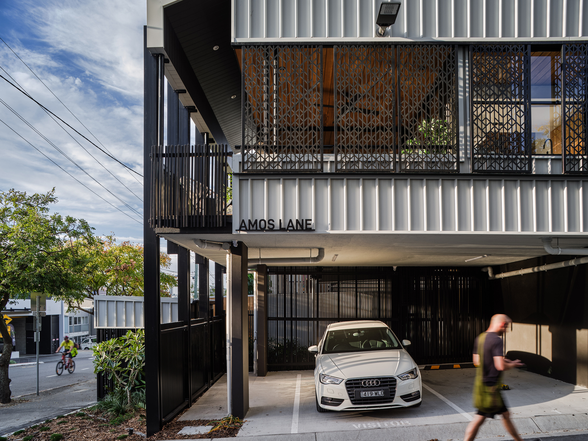 TRIO ON AMOS | Design: REFRESH*DESIGN  | Images: Andy MacPherson | Builtworks.com.au