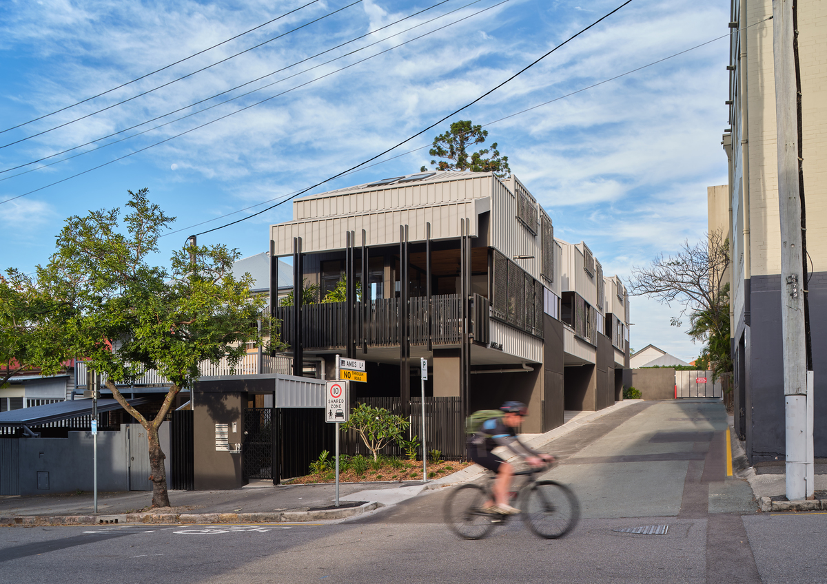 TRIO ON AMOS | Design: REFRESH*DESIGN  | Images: Andy MacPherson | Builtworks.com.au