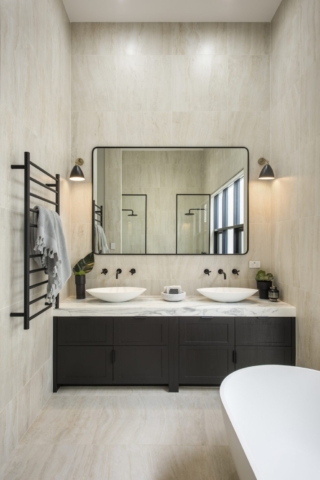 Hyde Park Residence | Design: Georgie Shepherd Interior Design | Images: David Sievers Hyde Park Residence | Design: Georgie Shepherd Interior Design | Images: David Sievers | Builtworks.com.au