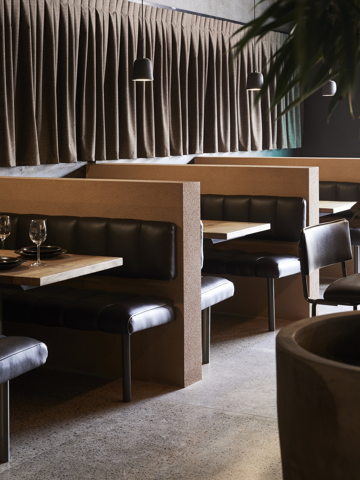 Daddy Long Legs | Design: Ohlo Studio | Images: Kristoffer Paulsen | Builtworks.com.au