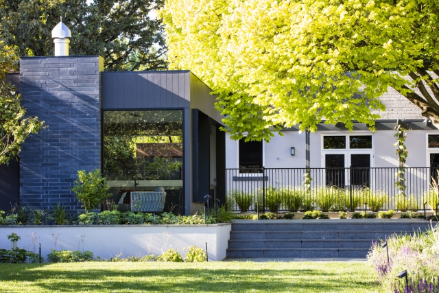 Camberwell Garden Project | Design: Ian Barker Gardens | Images: Claire Takacs | Builtworks.com.au