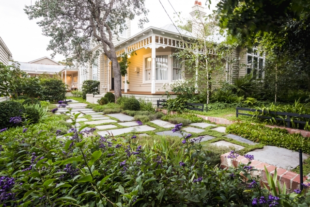 Sandringham Garden Project | Design: Ian Barker Gardens | Images: Erik Holt | Builtworks.com.au