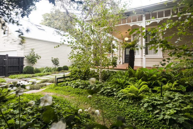 Sandringham Garden Project | Design: Ian Barker Gardens | Images: Erik Holt | Builtworks.com.au