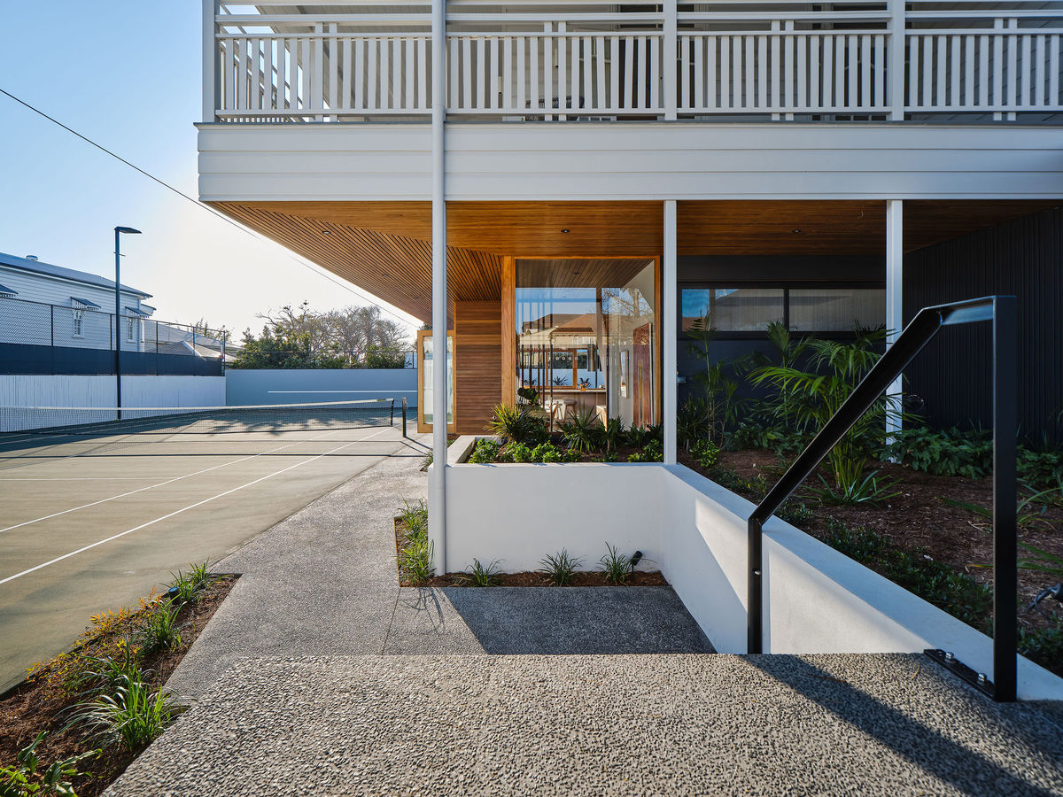 Centre Court House | Design: REFRESH*DESIGN | Images: Andy MacPherson | Builtworks.com.au