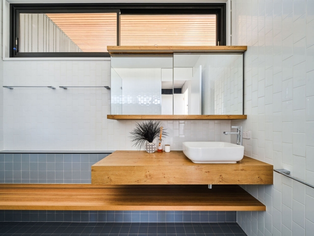 Centre Court House | Design: REFRESH*DESIGN | Images: Andy MacPherson Centre Court House | Design: REFRESH*DESIGN | Images: Andy MacPherson | Builtworks.com.au