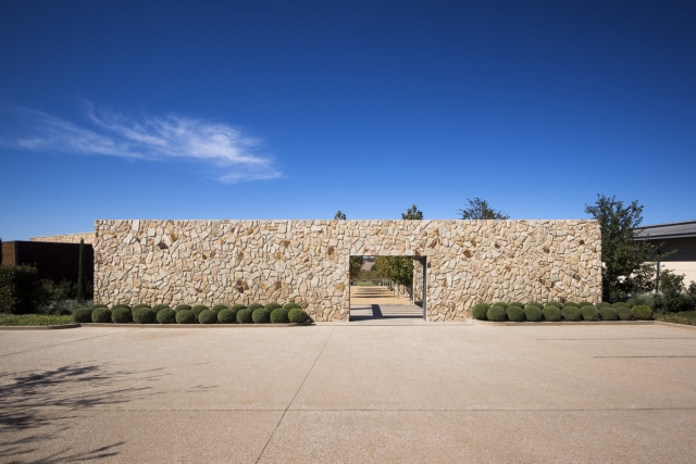 Barossa Valley Estate Cellar Door | Design: DesignInc | Photography: David Sievers | Builtworks.com.au
