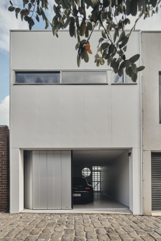 Colour Shingle | Design: Krisna Cheung Architects | Images: Peter Bennetts Colour Shingle | Design: Krisna Cheung Architects | Images: Peter Bennetts | Builtworks.com.au
