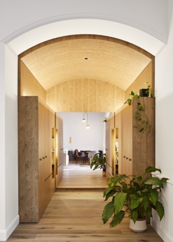 Small Grand Apartment | Design: Tsai Design | Images: Tess Kelly Small Grand Apartment | Design: Tsai Design | Images: Tess Kelly | Builtworks.com.au