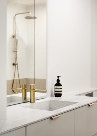 Small Grand Apartment | Design: Tsai Design | Images: Tess Kelly Small Grand Apartment | Design: Tsai Design | Images: Tess Kelly | Builtworks.com.au