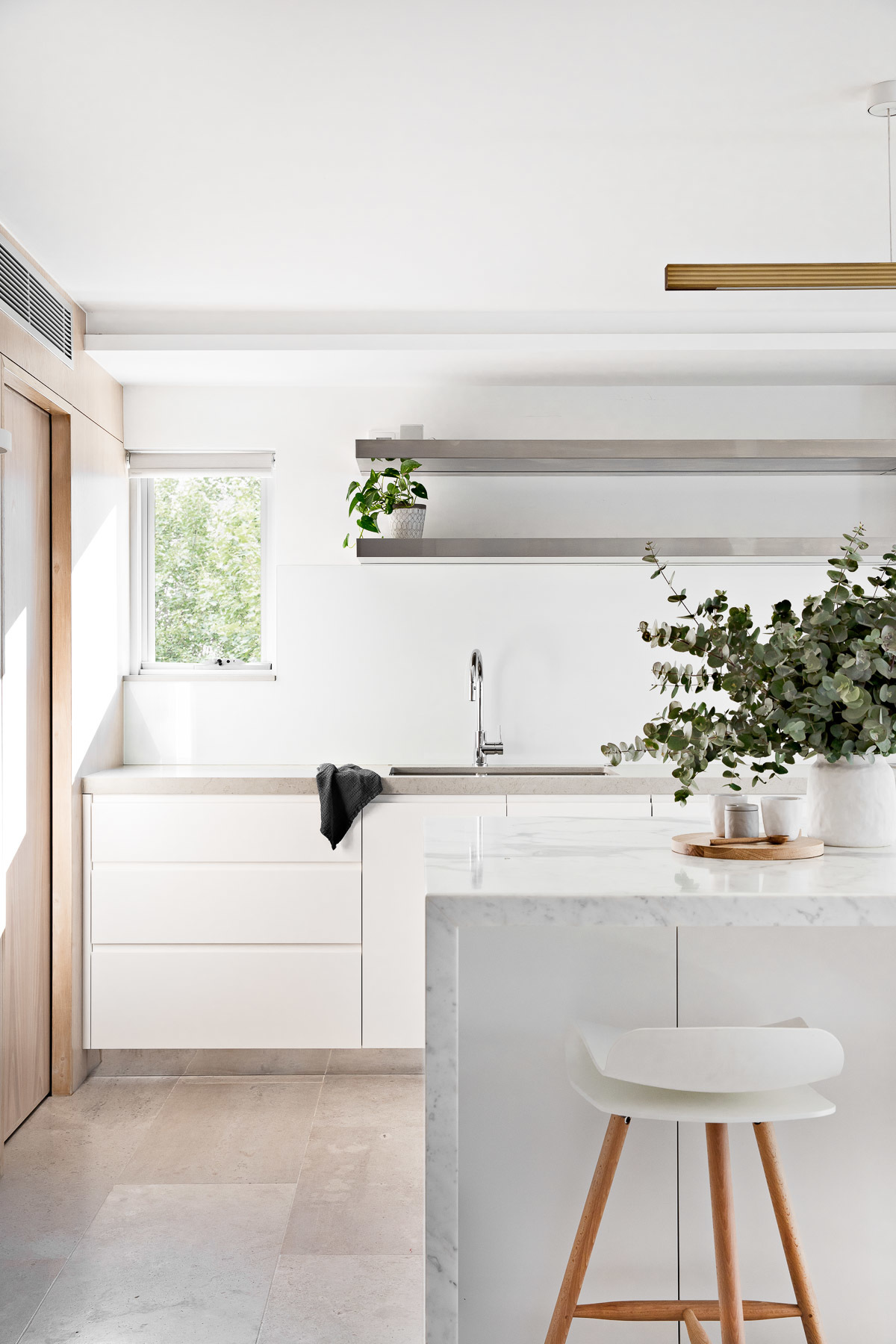 Manly Apartment | Design: Annabelle Chapman Architect | Images: The Palm Co | Builtworks.com.au