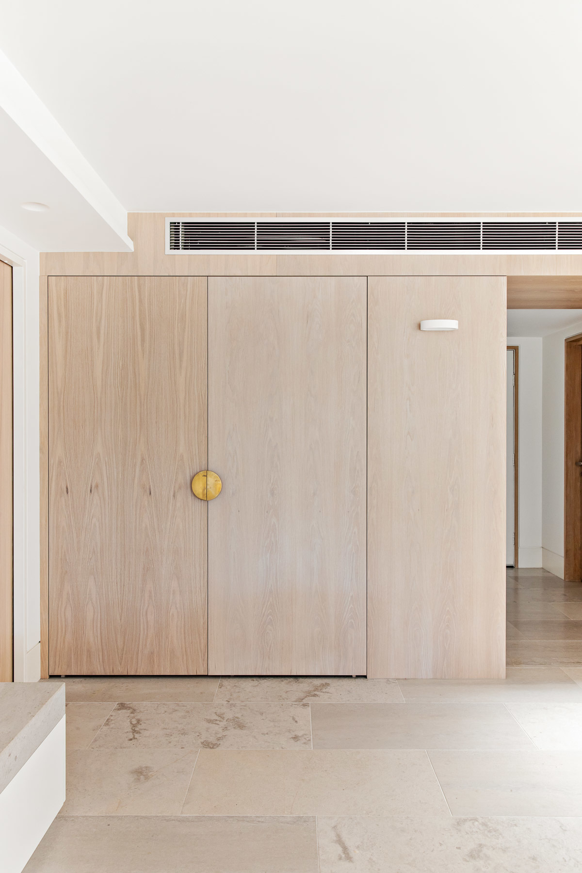 Manly Apartment | Design: Annabelle Chapman Architect | Images: The Palm Co | Builtworks.com.au