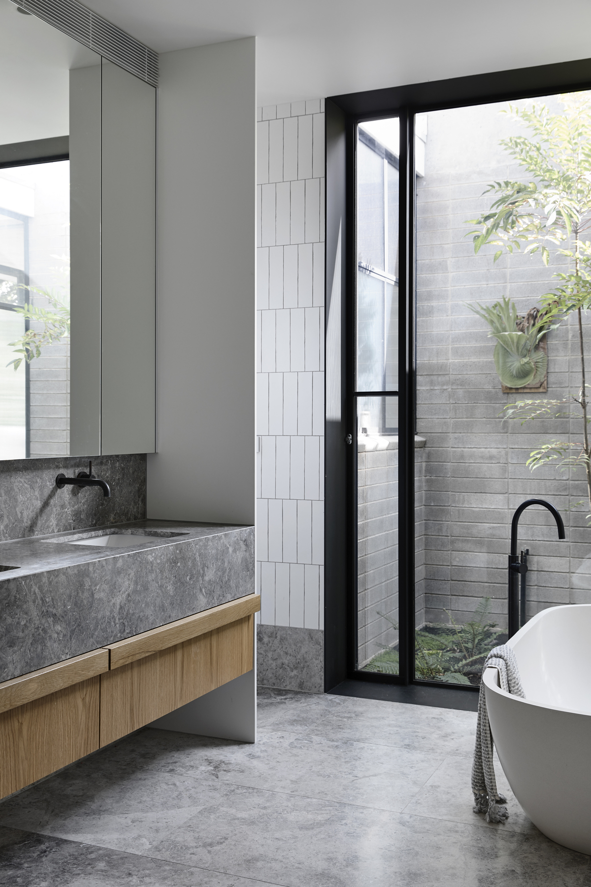 Malvern Garden House | Design: Taylor Knights | Photography: Derek Swalwell | Builtworks.com.au