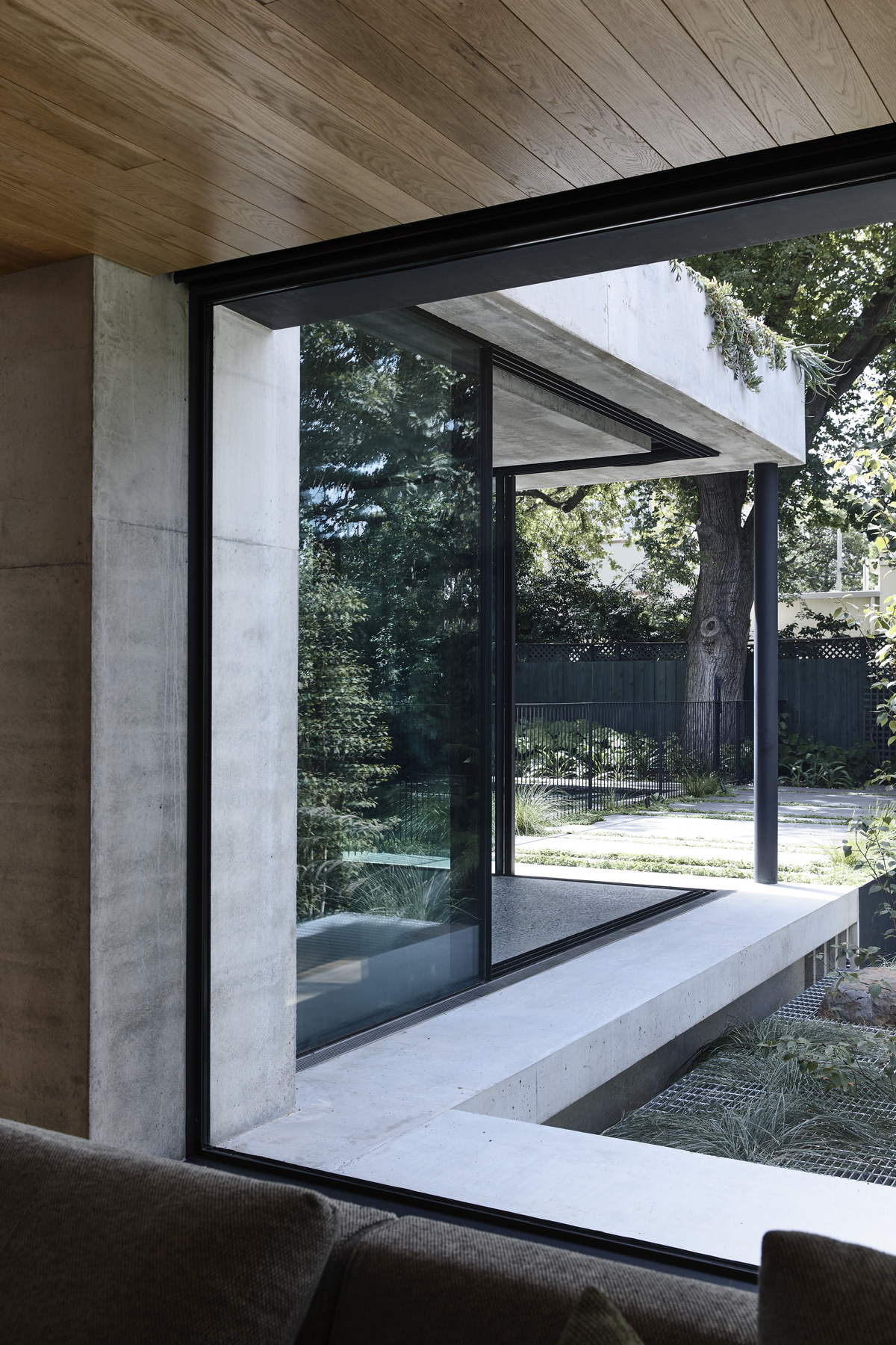 Malvern Garden House | Design: Taylor Knights | Photography: Derek Swalwell | Builtworks.com.au