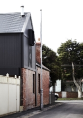 Kerford | Design: Whiting Architects | Images: Sharyn Cairns | Builtworks.com.au