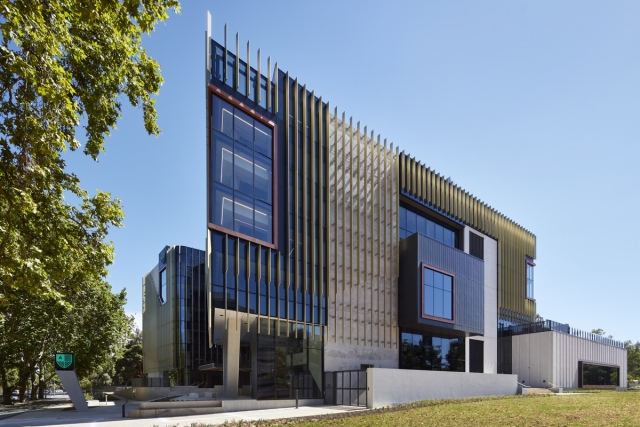 Adelaide Botanic High School | Design: DesignInc and Cox Architecture   | Images: Sam Noonan | Builtworks.com.au