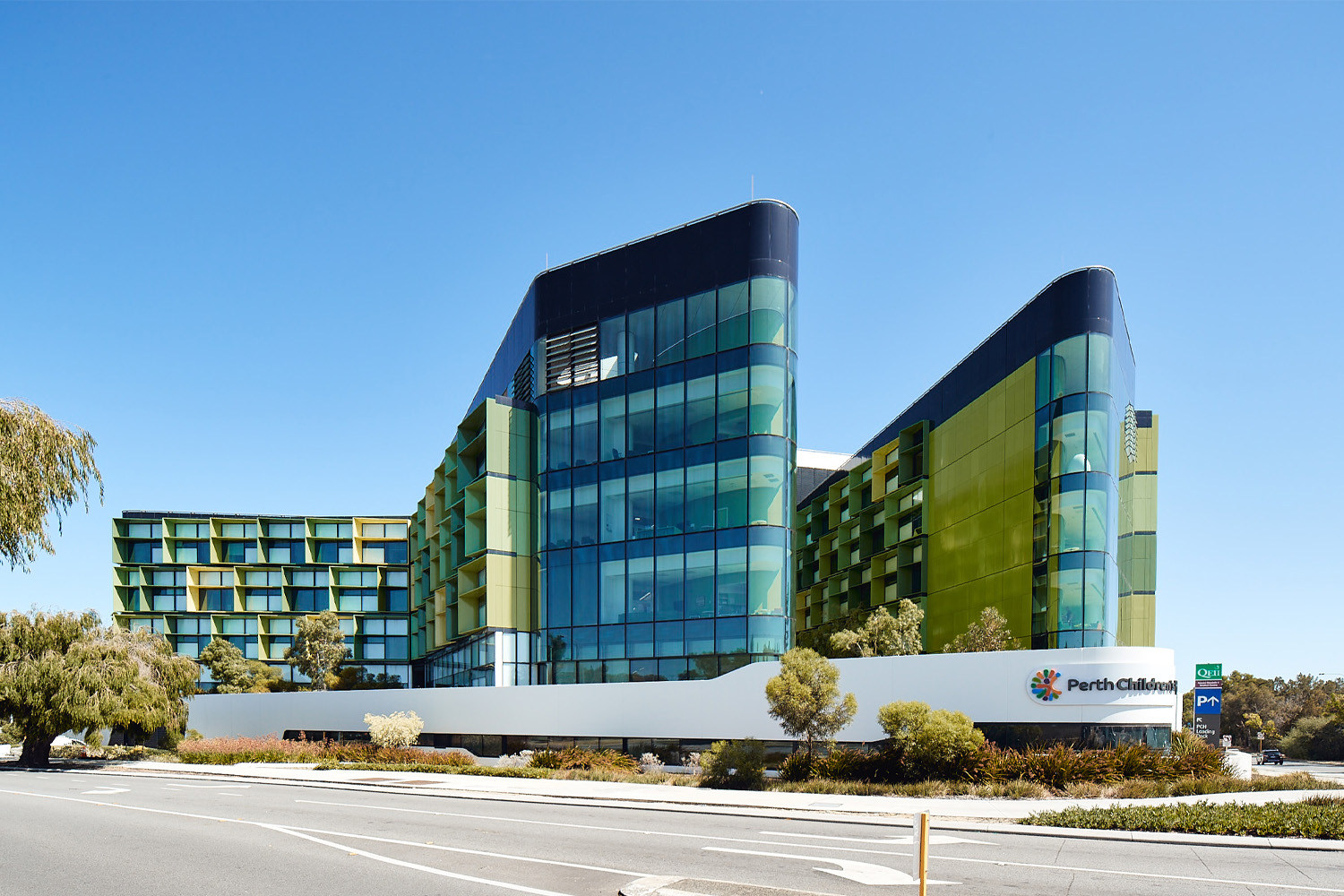 Perth Children’s Hospital | Design: Cox, BLP, HKS, JCY | Images: Shannon McGrath | Builtworks.com.au