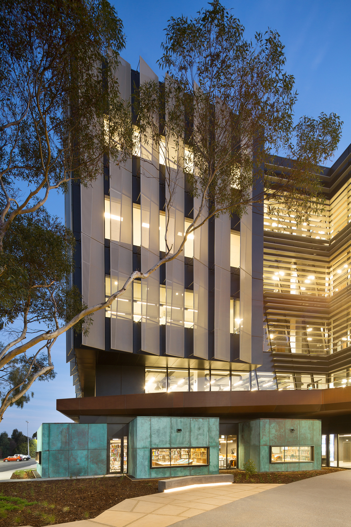 UOM Vet School | Design: Billard Leece Partnership | Images: Emily Bartlett | Builtworks.com.au