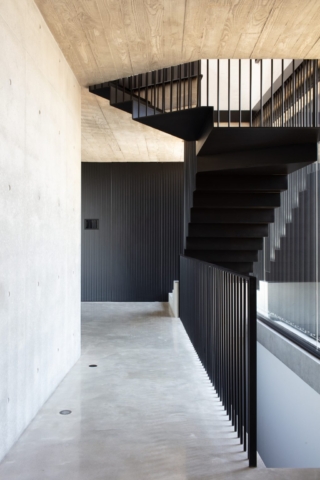 Eagle’s Nest | Design: Ian Bennett Design Studio | Images: Clinton Weaver Eagle’s Nest | Design: Ian Bennett Design Studio | Images: Clinton Weaver | Builtworks.com.au