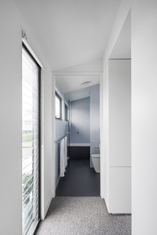 Yeronga House | Design: Lisa Breeze Architect | Images: Cathy Schusler Yeronga House | Design: Lisa Breeze Architect | Images: Cathy Schusler | Builtworks.com.au