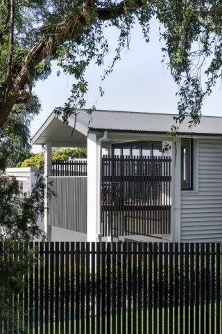 Yeronga House | Design: Lisa Breeze Architect | Images: Cathy Schusler Yeronga House | Design: Lisa Breeze Architect | Images: Cathy Schusler | Builtworks.com.au