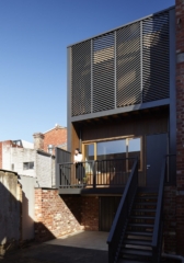 Atop A Shop | Design: Tsai Design | Images: Tess Kelly Atop A Shop | Design: Tsai Design | Images: Tess Kelly | Builtworks.com.au