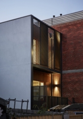 Atop A Shop | Design: Tsai Design | Images: Tess Kelly Atop A Shop | Design: Tsai Design | Images: Tess Kelly | Builtworks.com.au