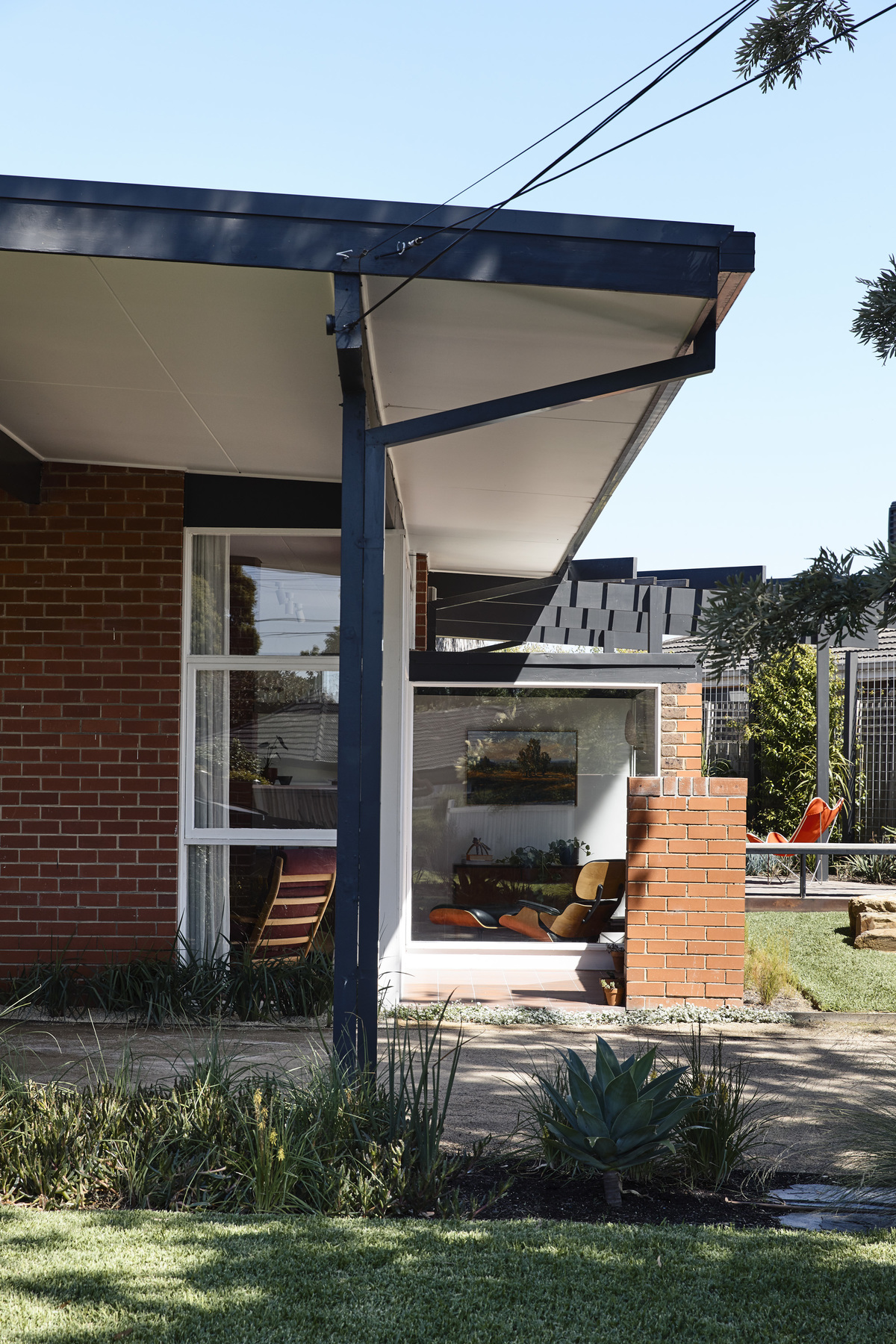 Frankston Mid Century Modern | Design: MRTN Architects | Images: Derek Swalwell | Builtworks.com.au