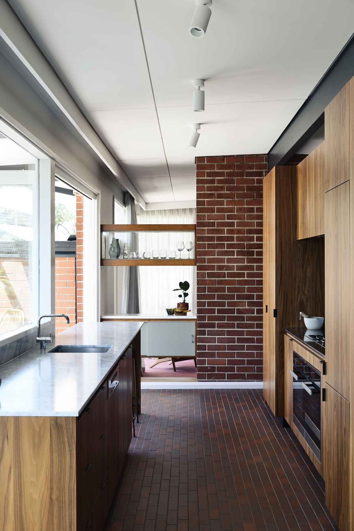 Frankston Mid Century Modern | Design: MRTN Architects | Images: Derek Swalwell | Builtworks.com.au