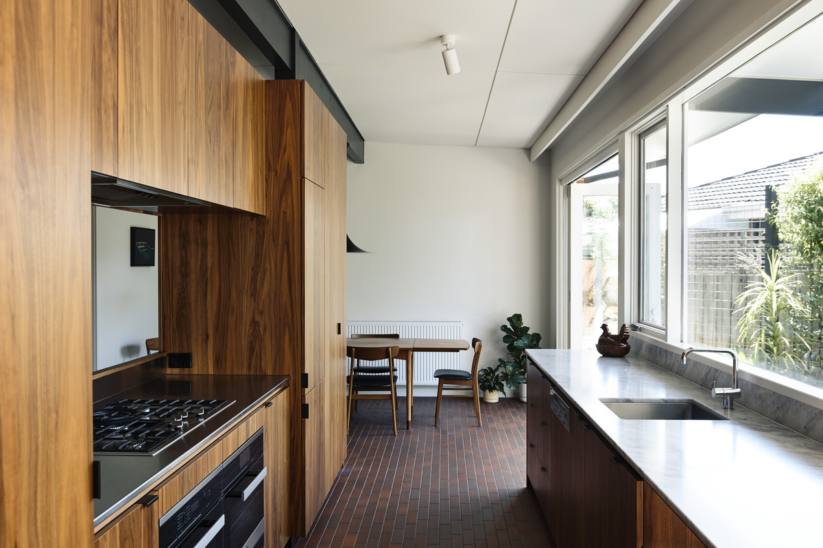 Frankston Mid Century Modern | Design: MRTN Architects | Images: Derek Swalwell | Builtworks.com.au