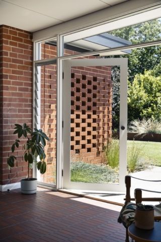 Frankston Mid Century Modern | Design: MRTN Architects | Images: Derek Swalwell Frankston Mid Century Modern | Design: MRTN Architects | Images: Derek Swalwell | Builtworks.com.au