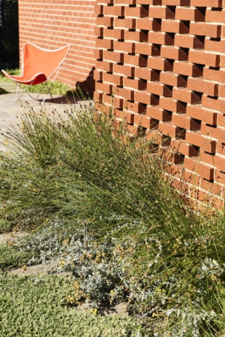 Frankston Mid Century Modern | Design: MRTN Architects | Images: Derek Swalwell Frankston Mid Century Modern | Design: MRTN Architects | Images: Derek Swalwell | Builtworks.com.au