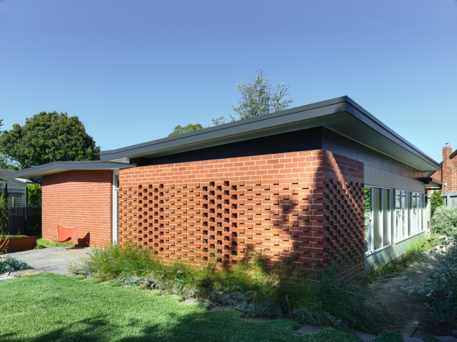 Frankston Mid Century Modern | Design: MRTN Architects | Images: Derek Swalwell Frankston Mid Century Modern | Design: MRTN Architects | Images: Derek Swalwell | Builtworks.com.au