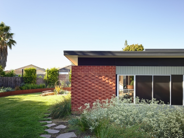 Frankston Mid Century Modern | Design: MRTN Architects | Images: Derek Swalwell Frankston Mid Century Modern | Design: MRTN Architects | Images: Derek Swalwell | Builtworks.com.au