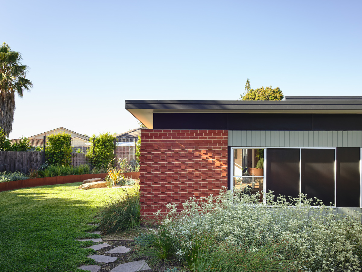 Frankston Mid Century Modern | Design: MRTN Architects | Images: Derek Swalwell | Builtworks.com.au